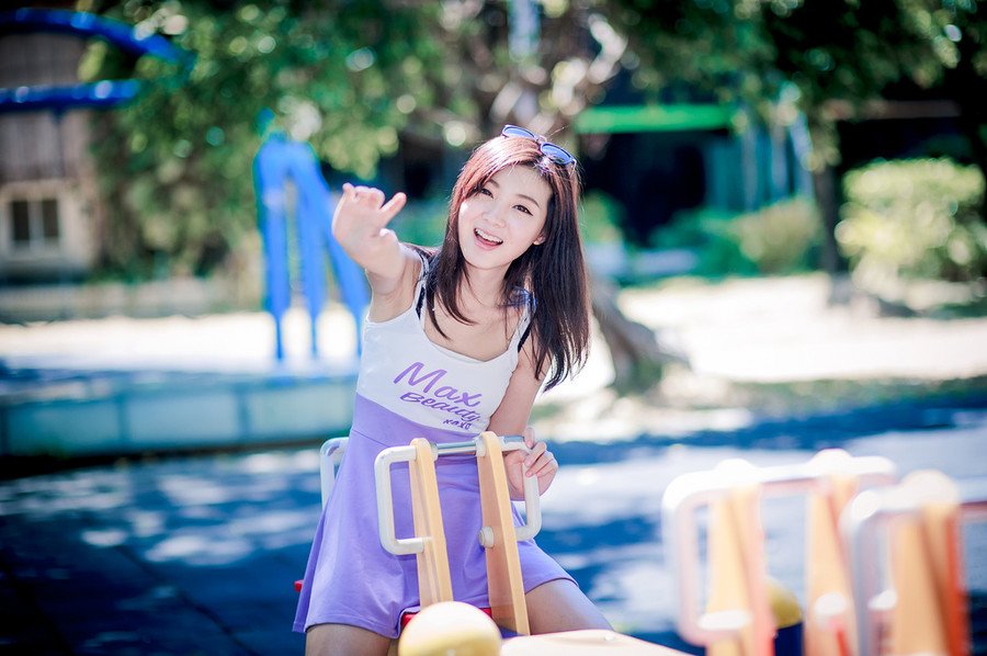 男女间不存在也不可能存在友谊，所谓男女之间的友谊，不外是爱情的初步或剩余，或许就是爱情自身。